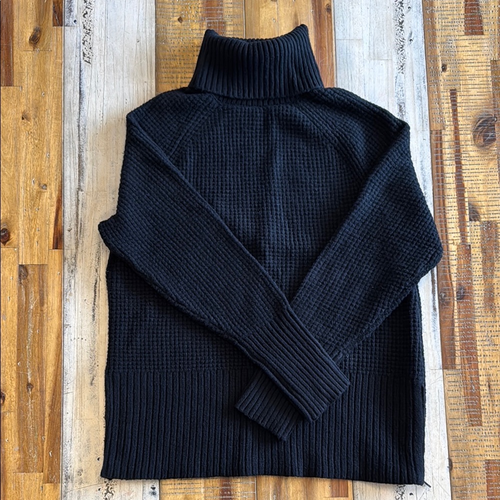 Women’s LL Bean Supersoft Waffle Turtleneck, size M
